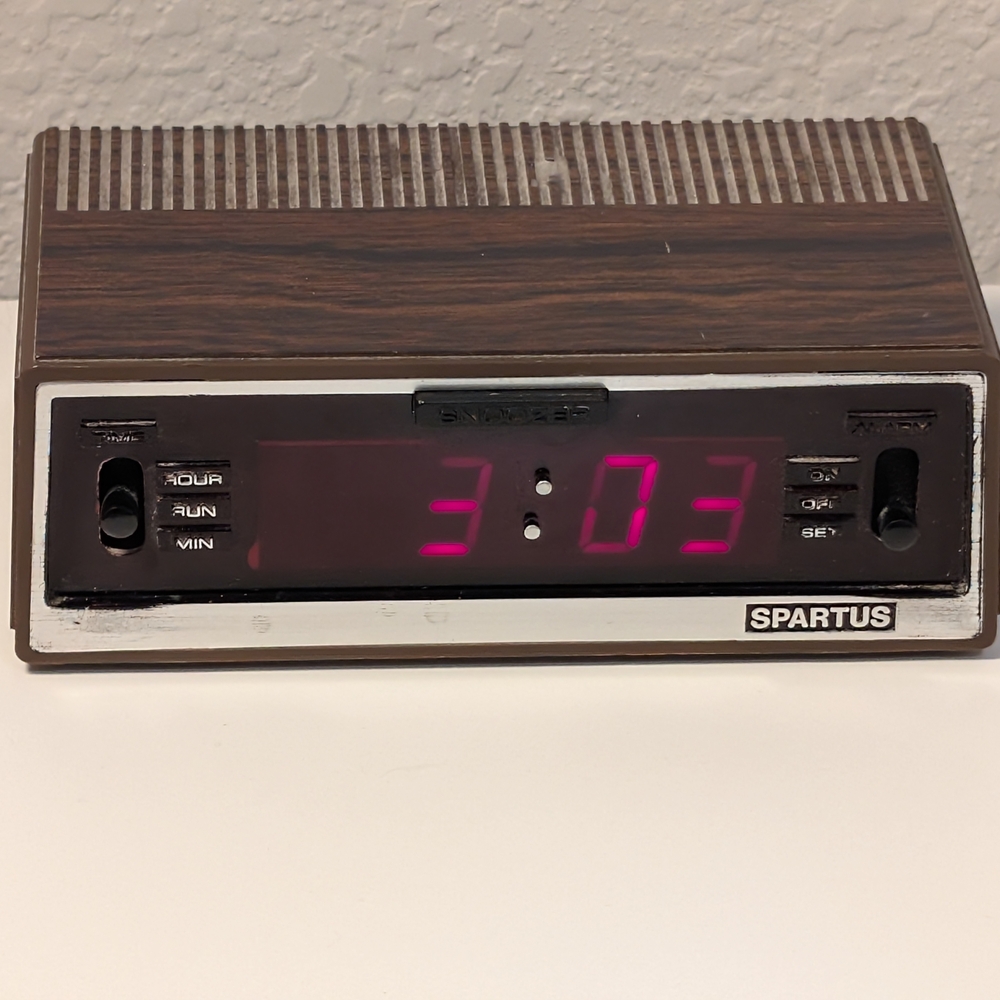 VTG Tested - Spartus Delta Digital Alarm Clock Model 1120-C1 Red LED Wood Grain